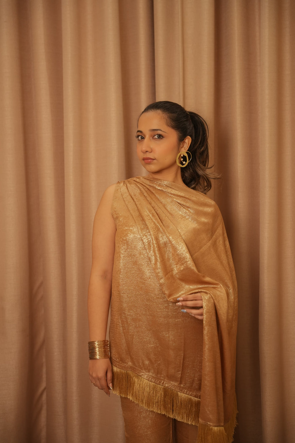 Sona Set, gold fringe co-ord set for women by Siyra, view 2