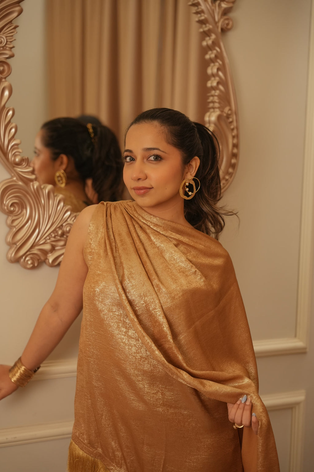 Sona Set, gold fringe co-ord set for women by Siyra, view 4