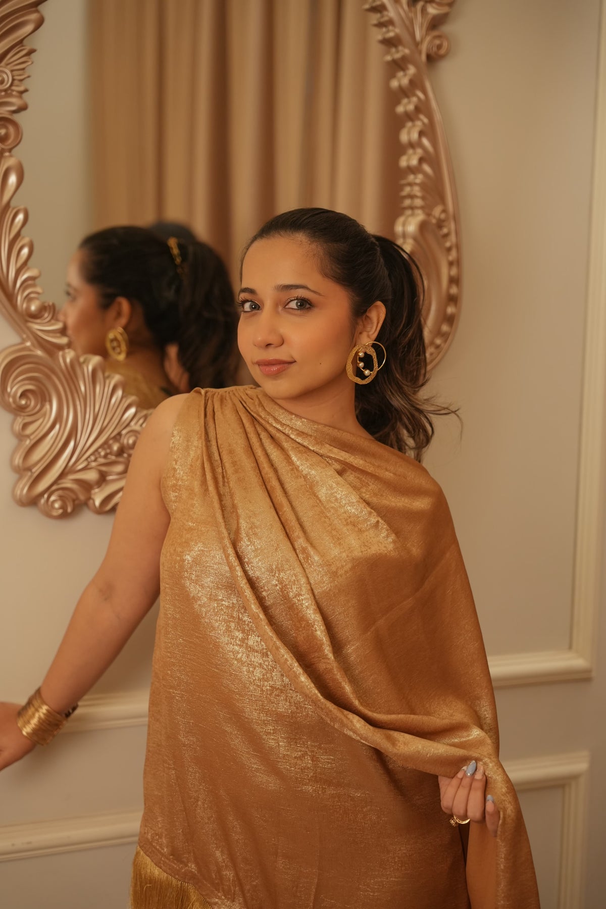 Sona Set, gold fringe co-ord set for women by Siyra, view 4